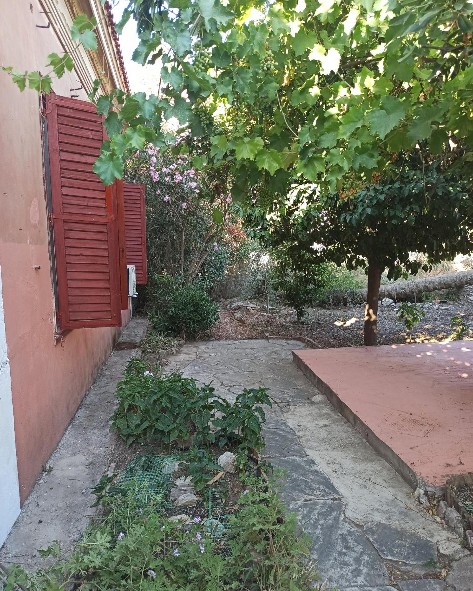 1895 Garden House Hébergement de vacances Lávrion